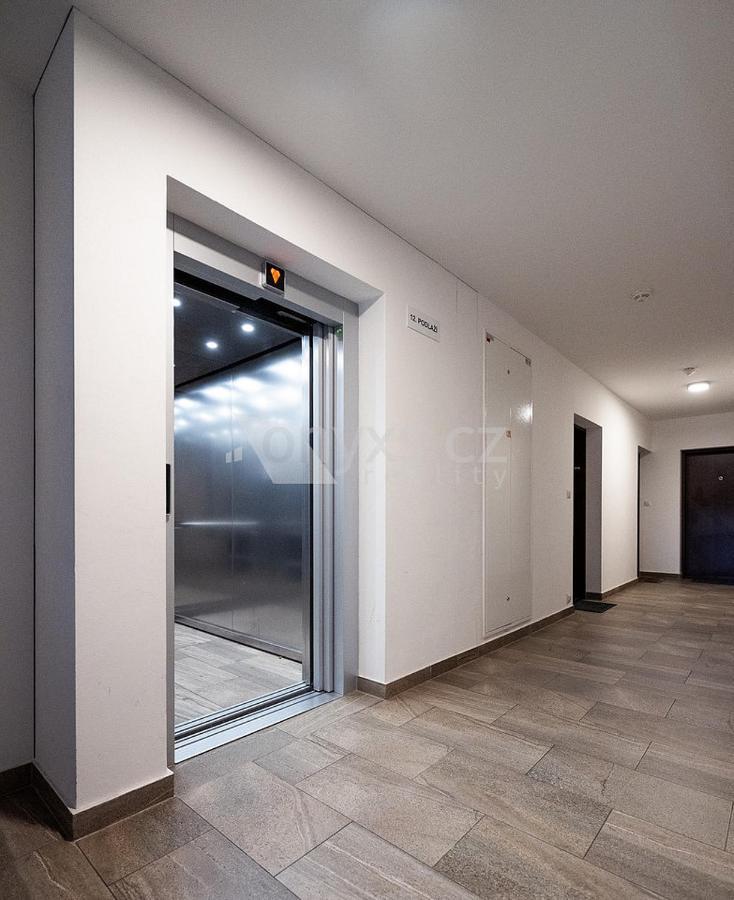 Letnany 168 S Parkovanim V Garazi Zdarma Apartment *