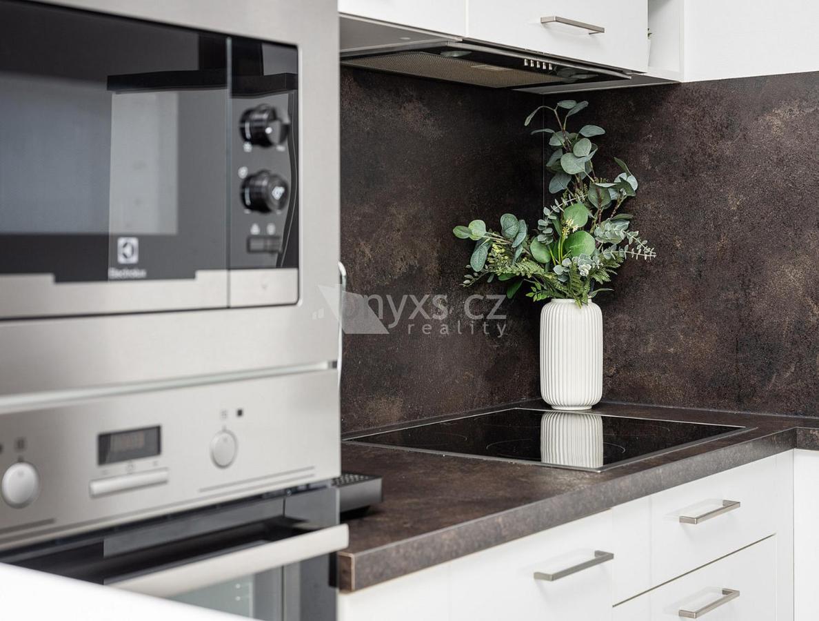 Letnany 168 S Parkovanim V Garazi Zdarma Apartment Prague