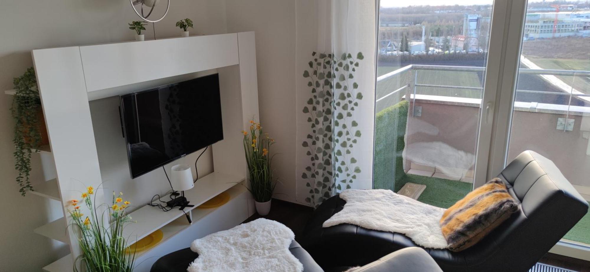 Letnany 168 S Parkovanim V Garazi Zdarma Apartment *